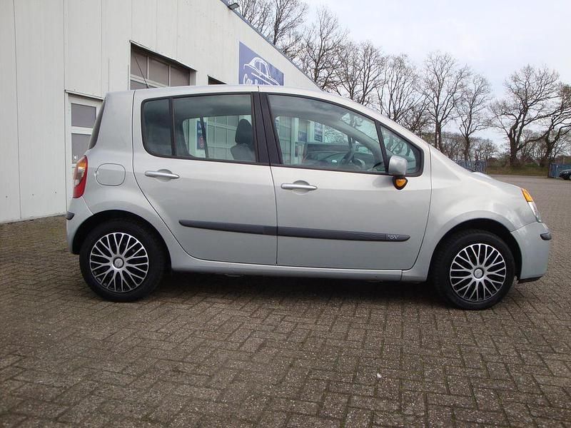 Second-hand Renault Modus Dynamique 75 CP (55 kW) 2005 Gri Monovolum