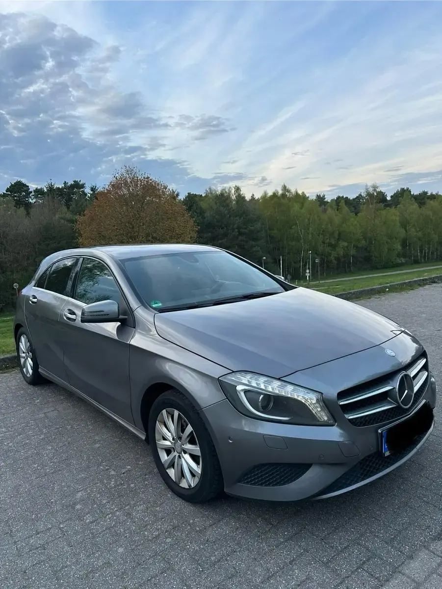 Gebraucht Mercedes A200 136 PS (100 kW) 2015 Grau Kleinwagen