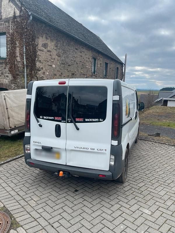 Gebraucht Opel Vivaro 100 PS (73 kW) 2005 Weiß Van / Kleinbus