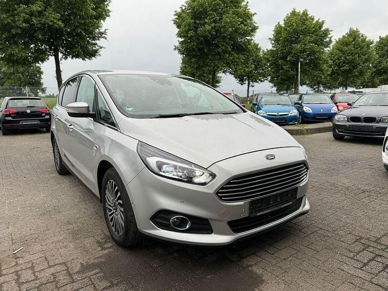 Silber Gebraucht 2019 Ford S-MAX Titanium Van / Kleinbus | 8.999 € - Bild 1/3