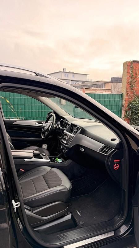 Gebraucht Mercedes ML350 258 PS (189 kW) 2012 Schwarz SUV