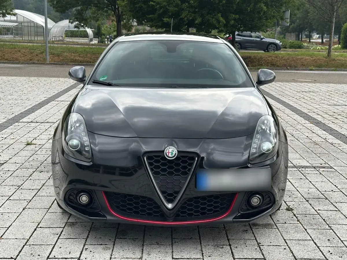 Gebraucht Alfa Romeo Giulietta 150 PS (110 kW) 2017 Schwarz Kleinwagen