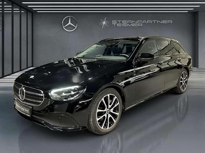 Schwarz Gebraucht 2024 Mercedes E220 Avantgarde Limousine | 42.880 € (Guter Preis) - Bild 1/3