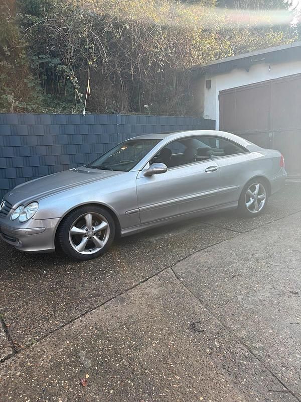 Grau Gebraucht 2004 Mercedes CLK200 Elegance Coupé | 2.750 € (Superpreis) - Bild 1/4