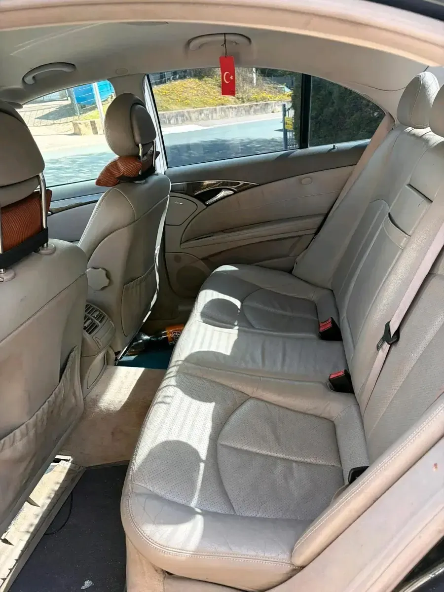 Gebraucht Mercedes E270 177 PS (130 kW) 2003 Andere farben Limousine