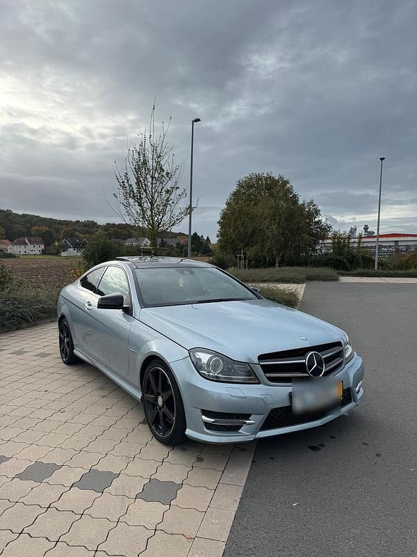 Grau Gebraucht 2014 Mercedes C250 Sport Coupé | 16.199 € (Fairer Preis) - Bild 1/4
