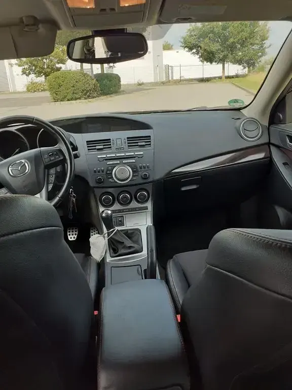 Używany Mazda 3 260 KM (191 kW) 2011 Czarny Sedan/Limuzyna