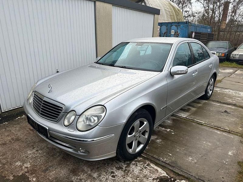 Gebraucht Mercedes E220 Elegance 150 PS (110 kW) 2003 Silber Limousine