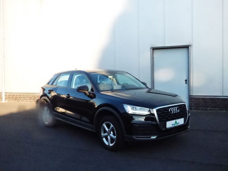 Brillantschwarz Gebraucht 2018 Audi Q2 Basis SUV | 21.000 € (Teuer) - Bild 1/4