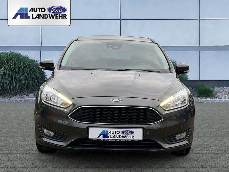 Gebraucht Ford Focus Business Edition 125 PS (91 kW) 2017 Grau Limousine