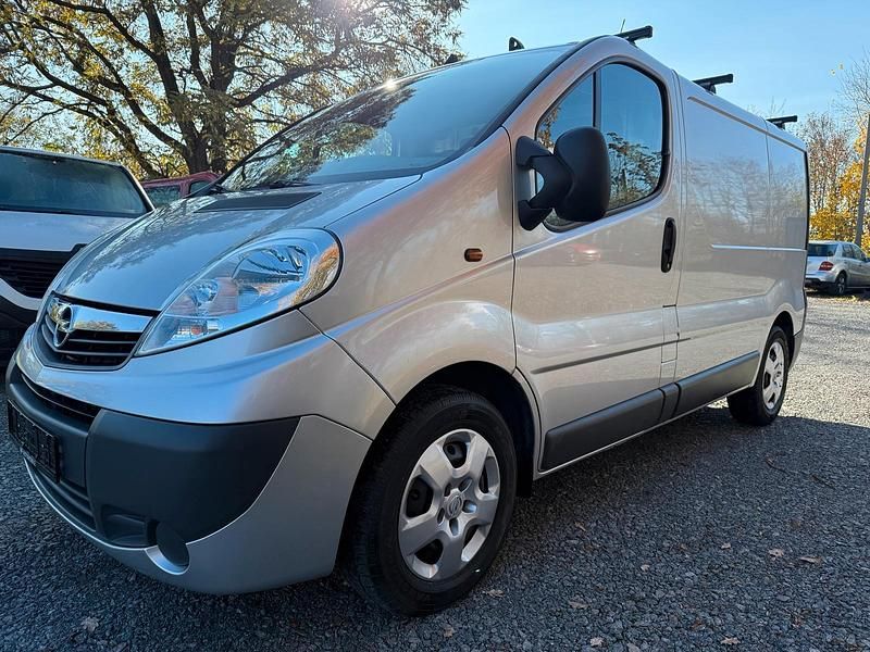 Silber Gebraucht 2011 Opel Vivaro Van | 8.899 € (Fairer Preis) - Bild 1/4