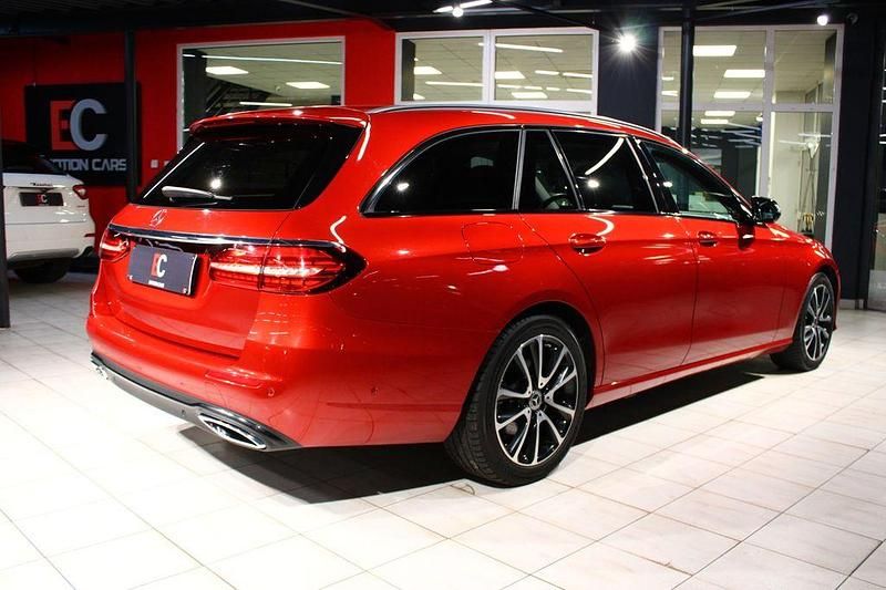 Gebraucht Mercedes E300 Night 265 PS (194 kW) 2022 Rot Limousine