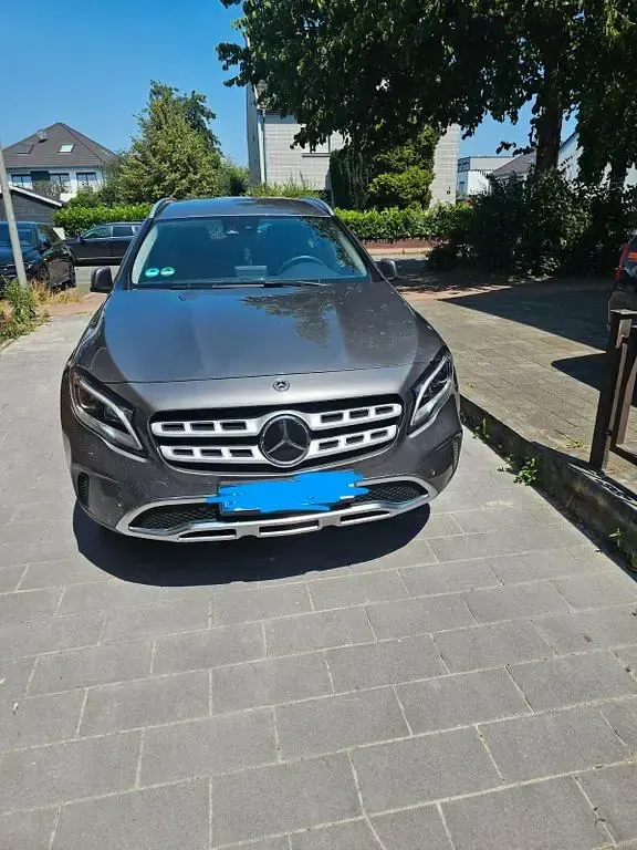Gebraucht Mercedes GLA200 204 PS (150 kW) 2018 Grau SUV