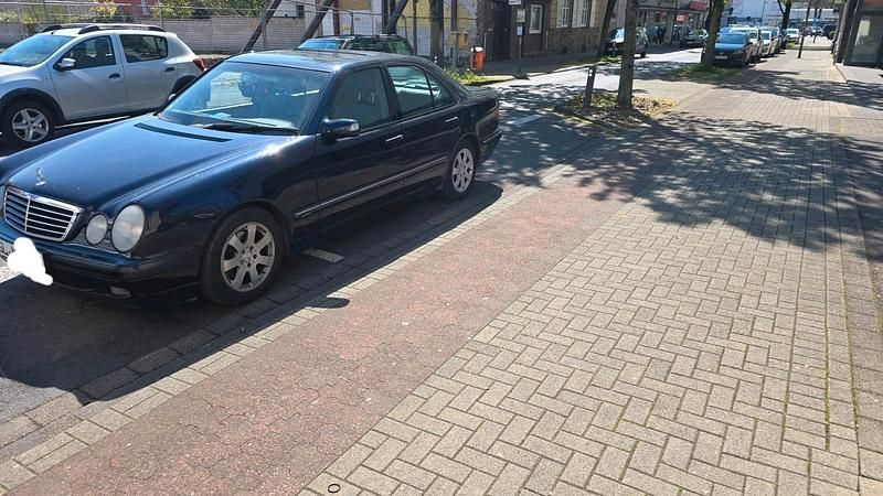 Gebraucht Mercedes E280 204 PS (150 kW) 2002 Blau Limousine