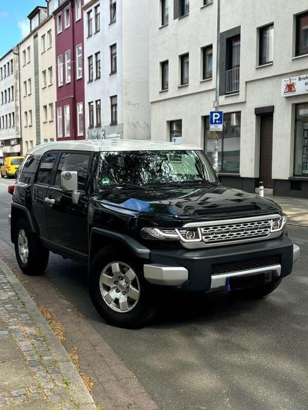 Schwarz Gebraucht 2009 Toyota FJ SUV | 19.900 € - Bild 1/4