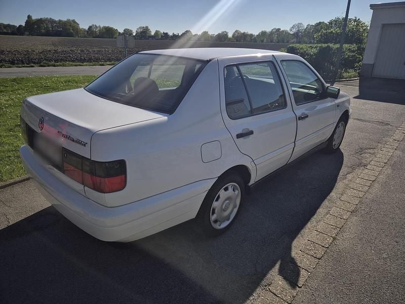 Second-hand VW Vento 75 CP (55 kW) 1996 Alb Berlinǎ