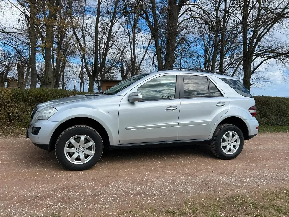Używany Mercedes ML320 224 KM (164 kW) 2008 Srebrny SUV