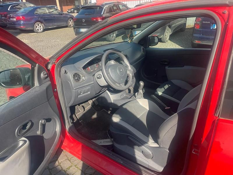Gebraucht Renault Clio II 75 PS (55 kW) 2009 Rot Kleinwagen