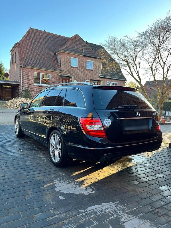 Gebraucht Mercedes C180 156 PS (114 kW) 2012 Schwarz Kombi