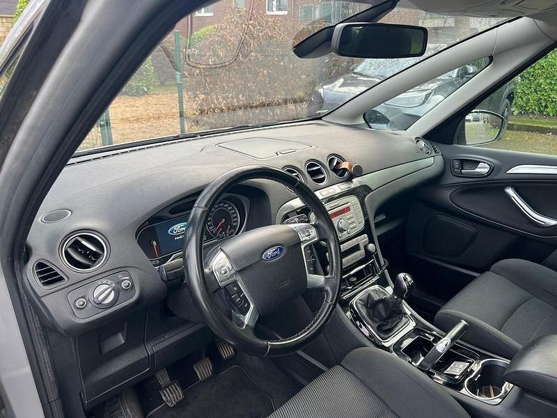 Gebraucht Ford S-MAX Titanium 145 PS (106 kW) 2010 Silber Van / Kleinbus