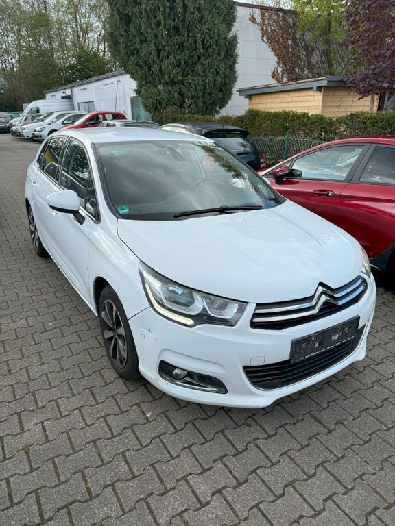 Weiß Gebraucht 2018 Citroën C4 SELECTION Limousine | 4.950 € (Guter Preis) - Bild 1/4