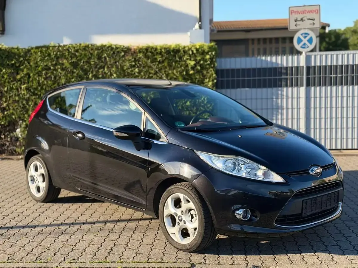 Gebraucht Ford Fiesta Titanium 95 PS (69 kW) 2010 Pantherschwarz metallic Kleinwagen