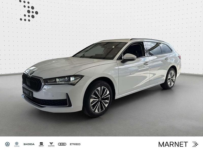 Neu Skoda Superb Selection 200 PS (147 kW) 2025 Kristallweiß uni Kombi