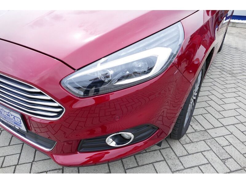 Gebraucht Ford S-MAX Titanium 190 PS (139 kW) 2019 Rot Van / Kleinbus