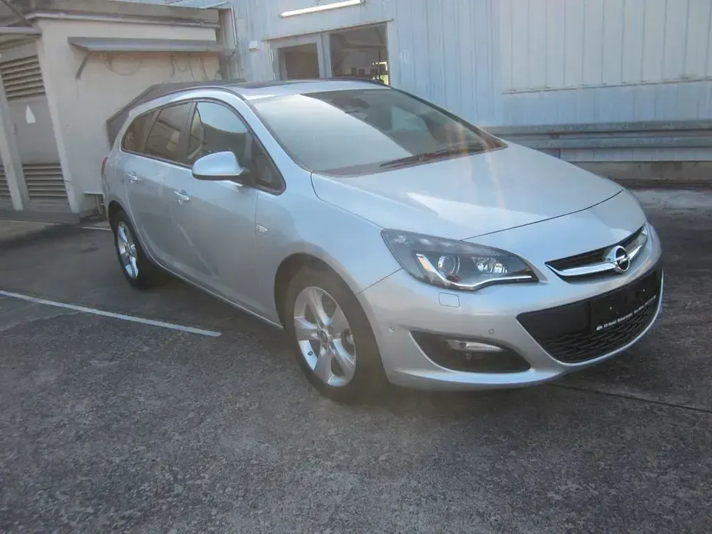 Gebraucht Opel Astra Style 170 PS (125 kW) 2015 Silber Kombi