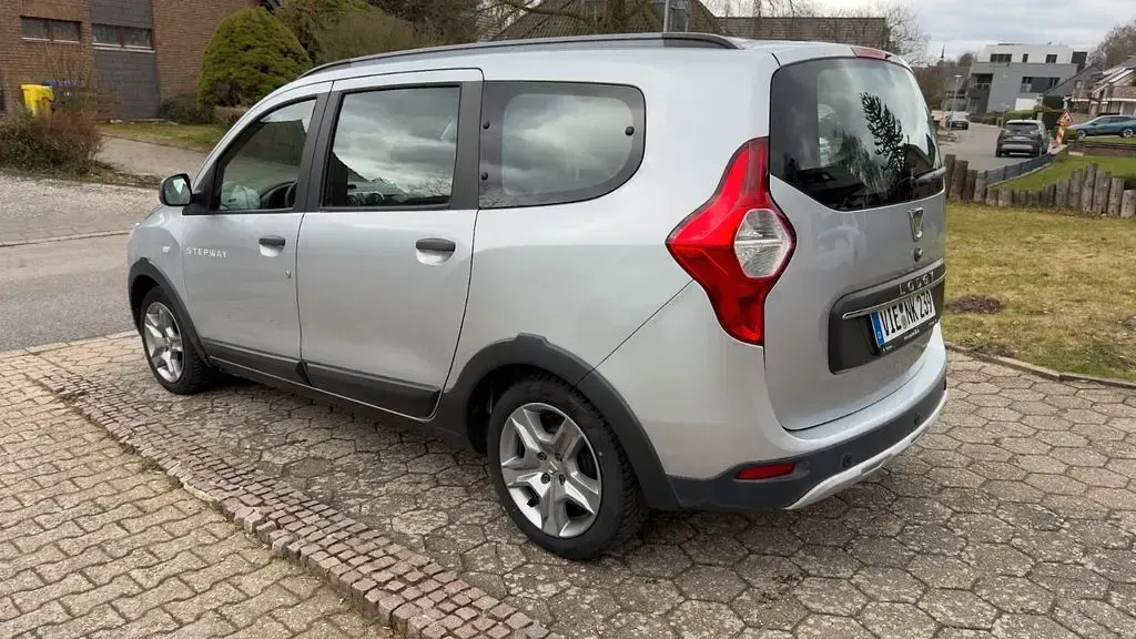 Gebraucht Dacia Lodgy Stepway 131 PS (96 kW) 2020 Silber Van / Kleinbus