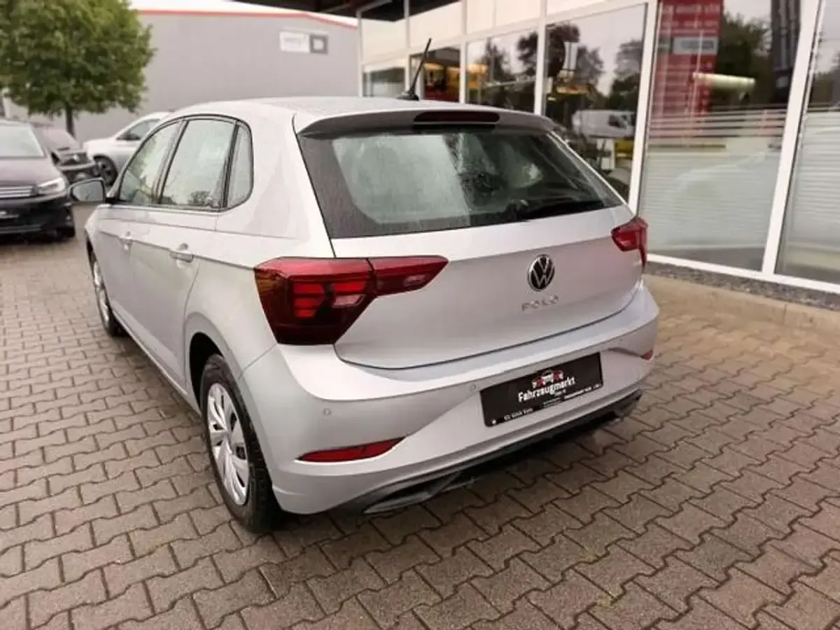 Gebraucht VW Polo Life 95 PS (69 kW) 2022 Reflexsilber metallic Kleinwagen