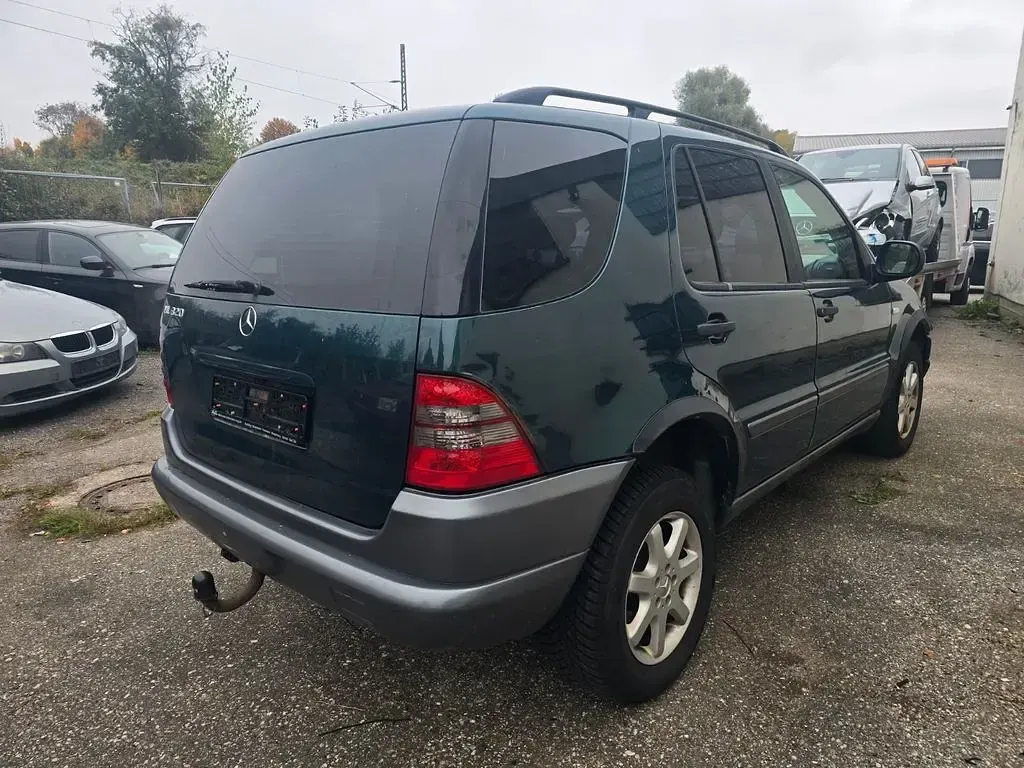 Gebraucht Mercedes ML320 218 PS (160 kW) 1998 Grün SUV