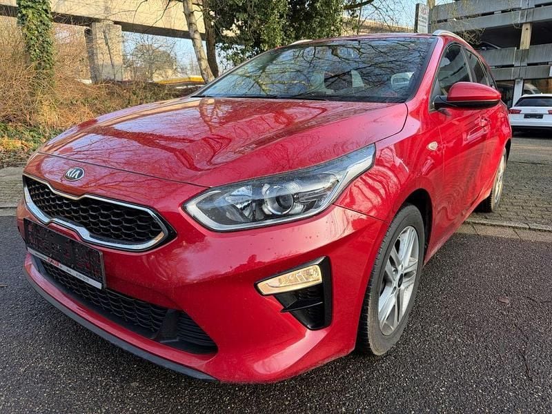 Rot Gebraucht 2019 Kia Ceed Sportswagon Vision Kombi | 9.200 € (Superpreis) - Bild 1/4