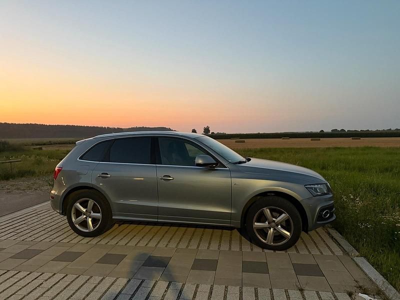 Grau Gebraucht 2012 Audi Q5 S-Line SUV | 9.900 € (Superpreis) - Bild 1/4