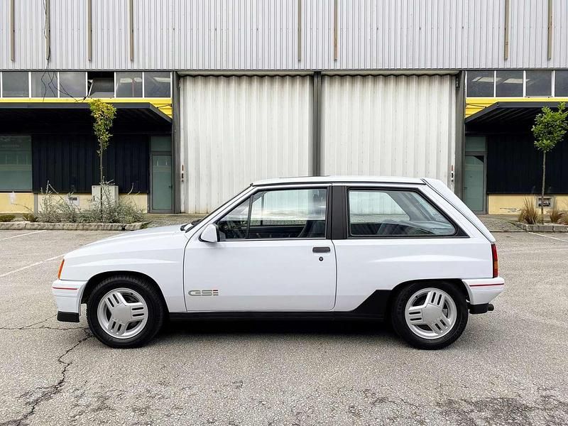 Gebraucht Opel Corsa 101 PS (74 kW) 1990 Weiß Limousine