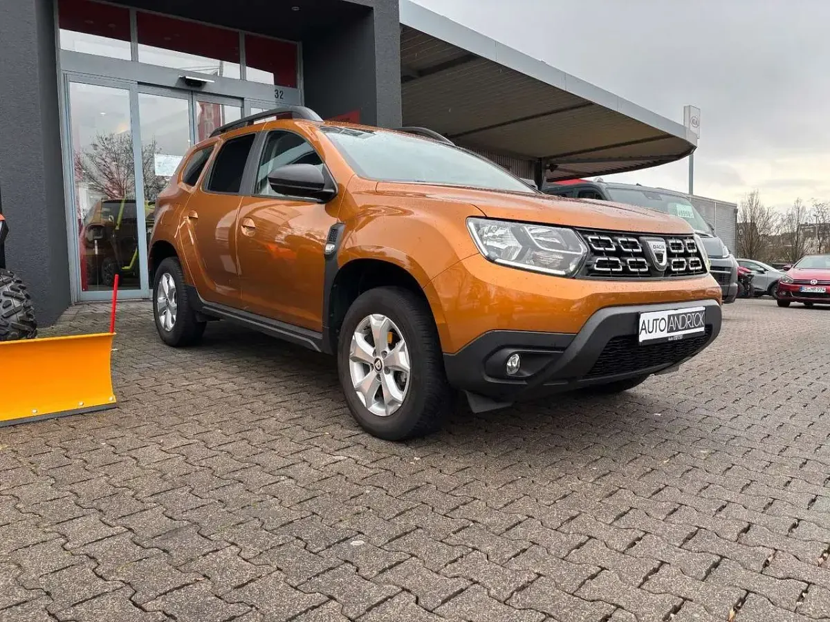 Używany Dacia Duster Comfort 101 KM (74 kW) 2020 Pomarańczowy SUV