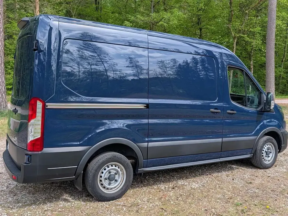 Gebraucht Ford Transit Trend 105 PS (77 kW) 2020 Blazerblau Van / Kleinbus