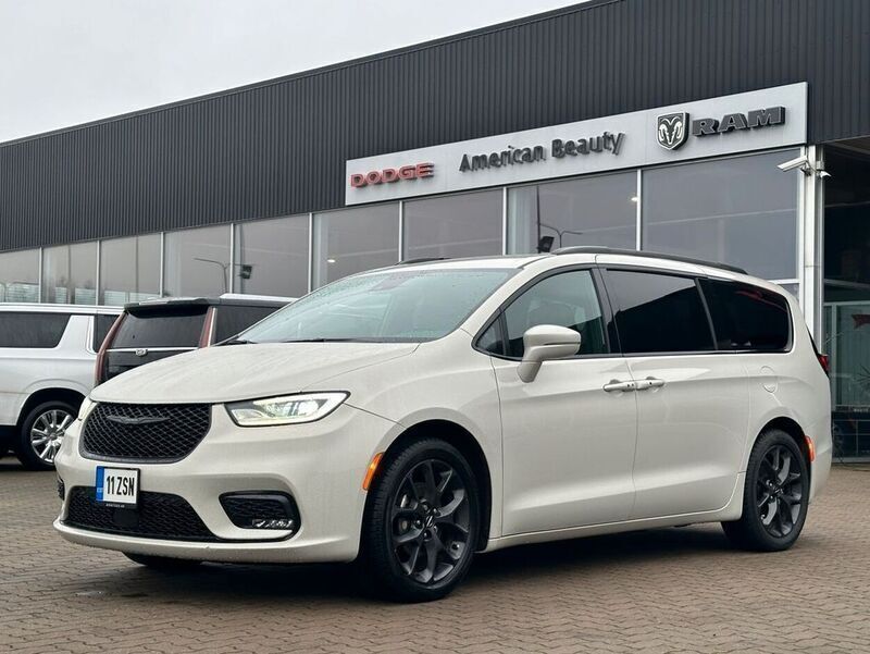 Weiß Gebraucht 2022 Chrysler Pacifica Touring SUV | 32.900 € - Bild 1/4