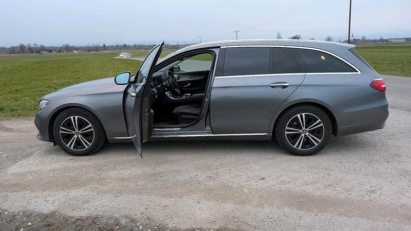 Gebraucht Mercedes E220 194 PS (142 kW) 2017 Grau Kombi