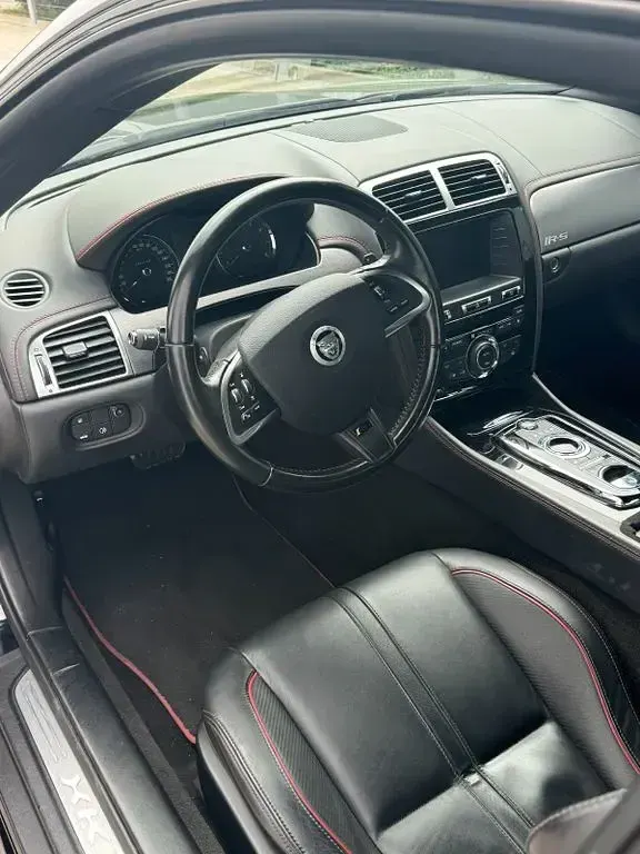 Używany Jaguar XKR R 551 KM (405 kW) 2012 Czarny Coupe