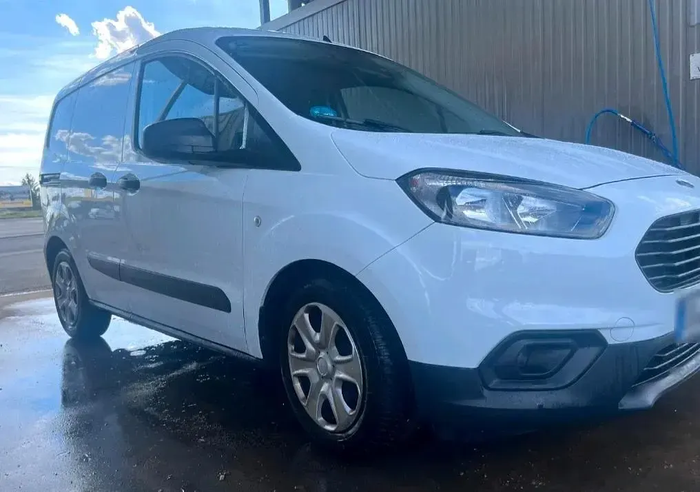Gebraucht Ford Courier 100 PS (73 kW) 2023 Weiß Van / Kleinbus
