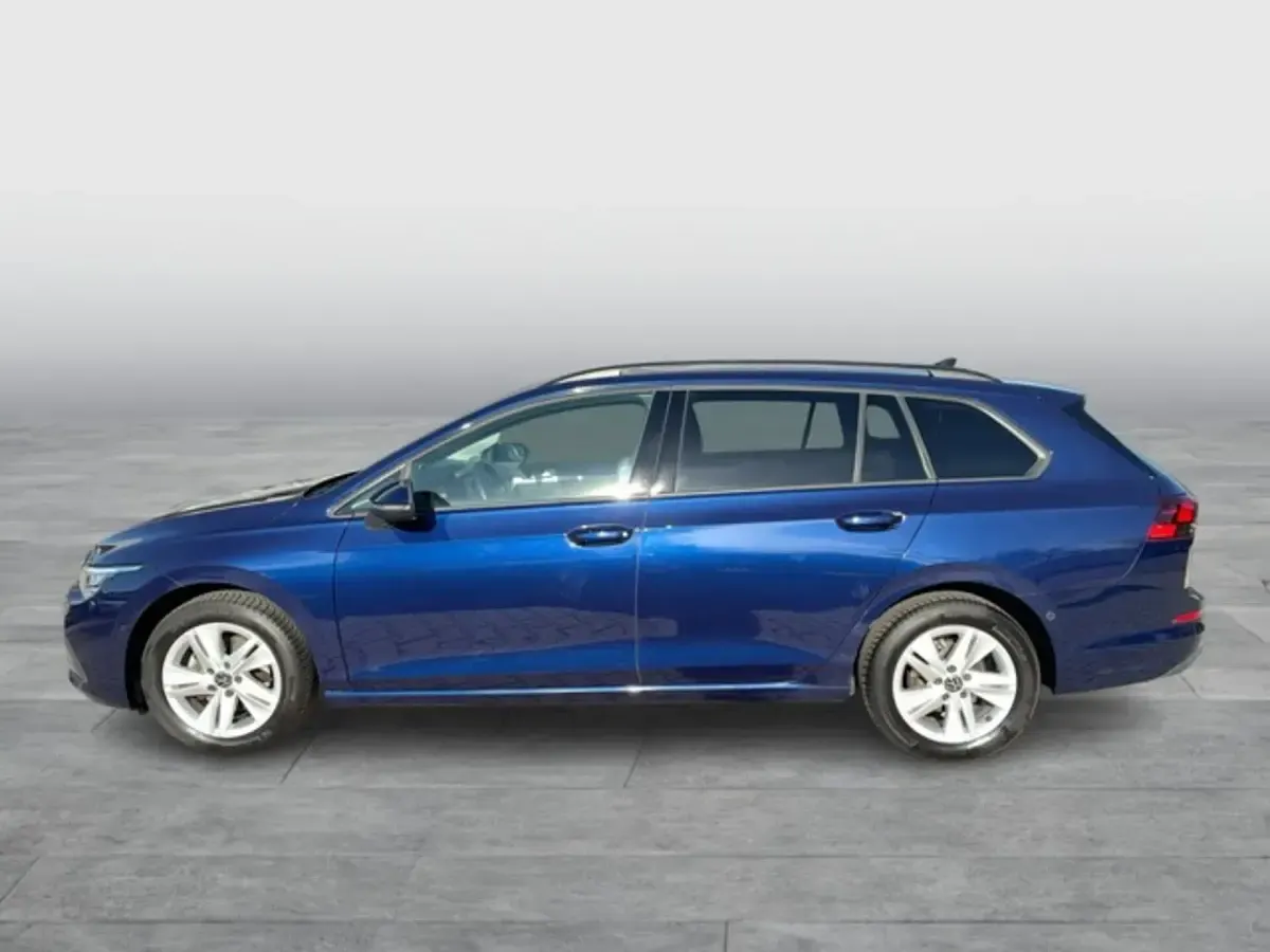 Gebraucht VW Golf VIII Life 110 PS (80 kW) 2022 Blau Kombi