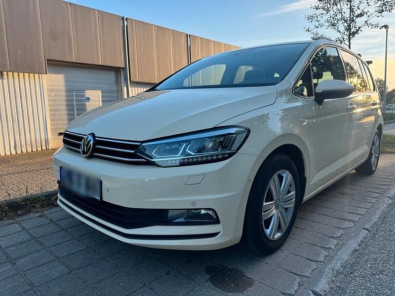 Andere farben Gebraucht 2016 VW Touran Van / Kleinbus | 7.750 € - Bild 1/4