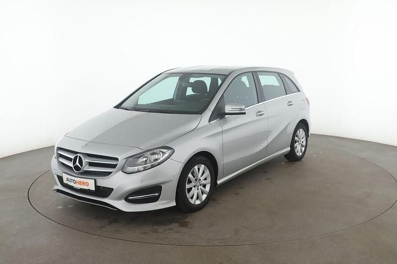 Grau Gebraucht 2015 Mercedes B180 Style Van / Kleinbus | 14.190 € (Fairer Preis) - Bild 1/3