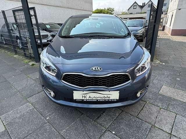 Gebraucht Kia Ceed Spirit 135 PS (99 kW) 2013 (d7u) planetenblau met. Kleinwagen