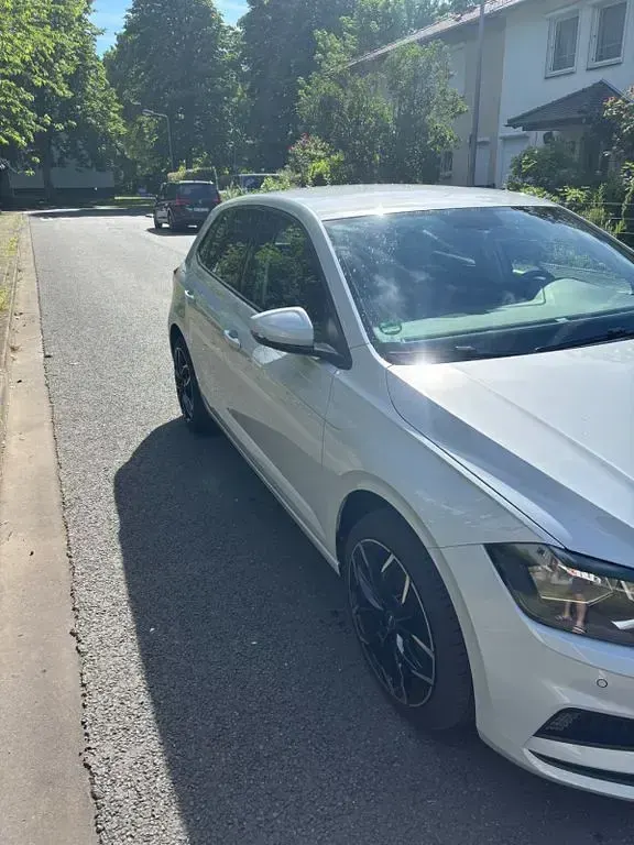 Gebraucht VW Polo Comfortline 95 PS (69 kW) 2018 Schwarz Kleinwagen