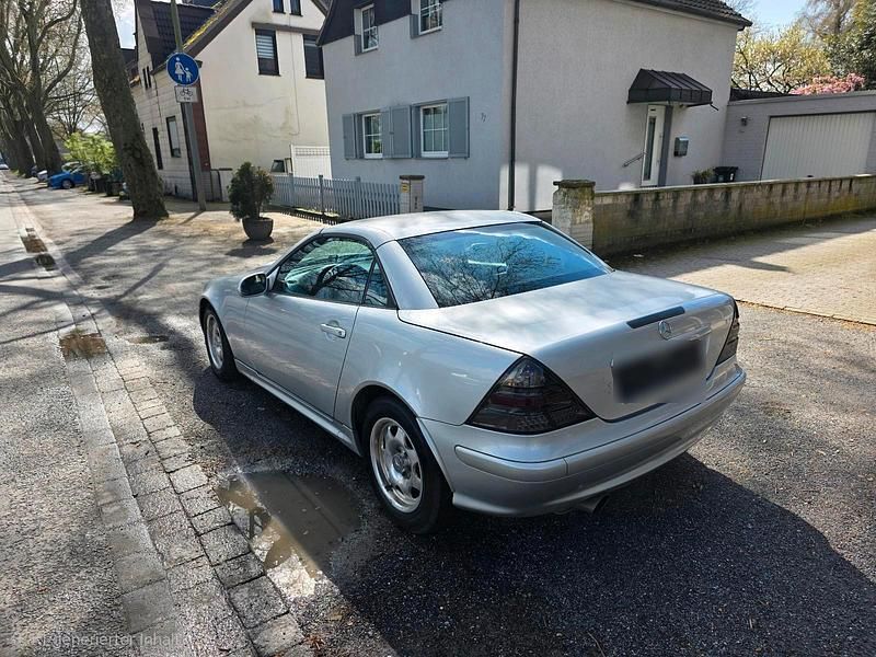 Gebraucht Mercedes SLK230 197 PS (144 kW) 2003 Silber Cabrio