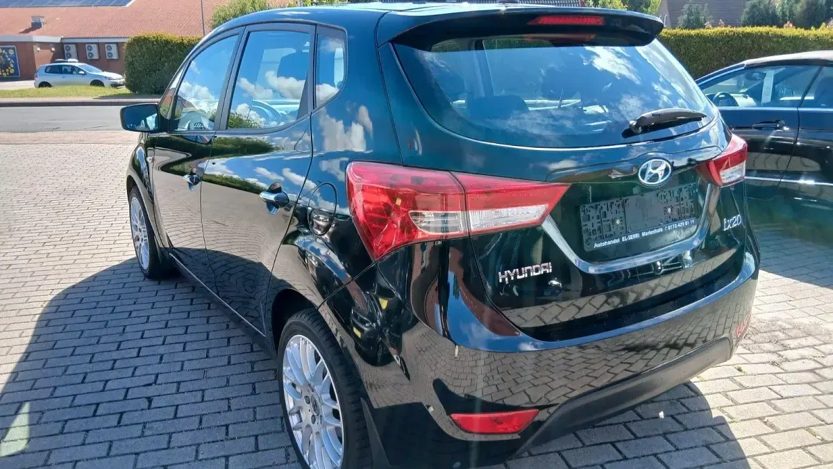 Gebraucht Hyundai ix20 Classic 90 PS (66 kW) 2016 Schwarz Kleinwagen