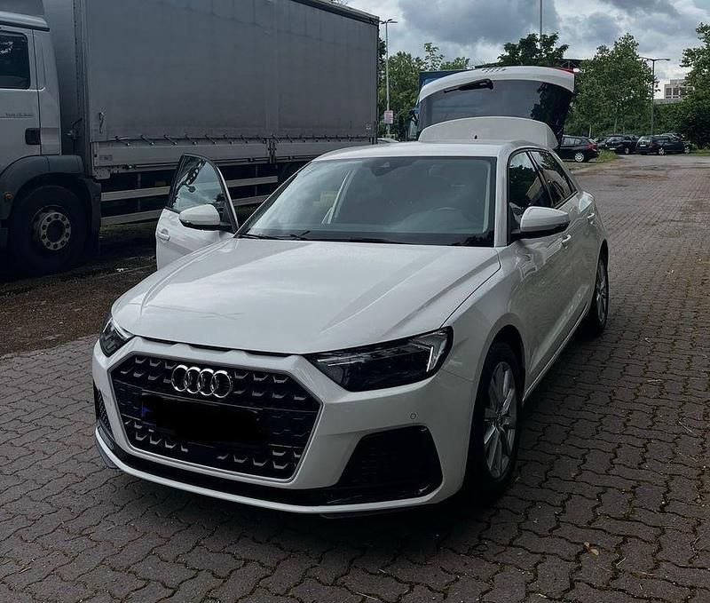 Weiß Gebraucht 2021 Audi A1 Sportback Kleinwagen | 21.499 € (Fairer Preis) - Bild 1/4