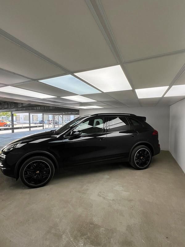 Schwarz Gebraucht 2015 Porsche Cayenne SUV | 32.499 € (Etwas zu teuer) - Bild 1/4